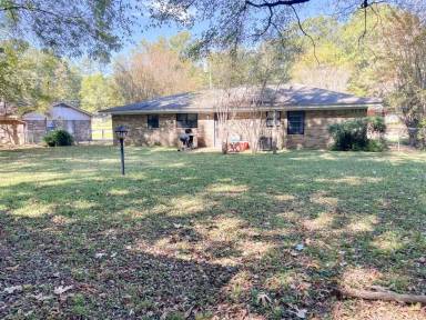 Main picture of 2607 Maple Dr