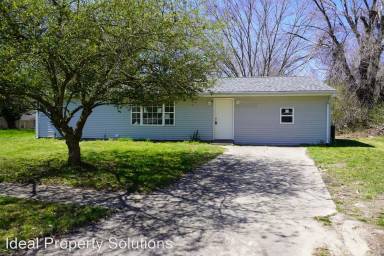 Main picture of 10 State Cir