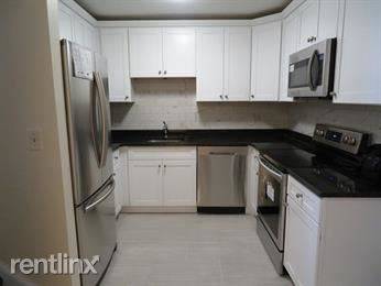 Main picture of 4 Duck Pond Rd