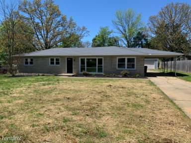 Main picture of 376 E Lakeview Dr