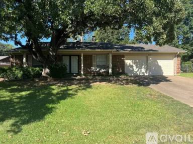 Main picture of 1101 Greendale Dr