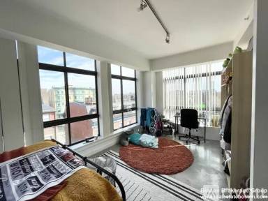 Main picture of 255 Northampton St