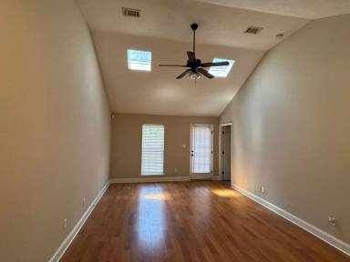 Main picture of 823 Bryan Cir