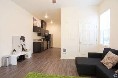 Main picture of 7228 N Burlington Ave