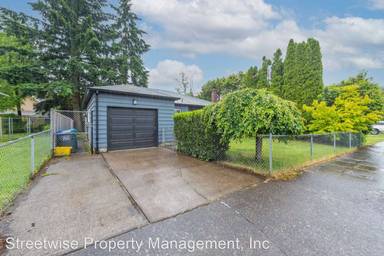 Main picture of 8048 SE Salmon St