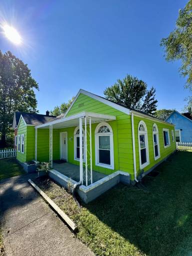 Main picture of 129 W 3rd St