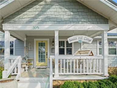 Main picture of 303 N Summit St