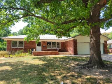 Main picture of 1515 N Mount Carmel Ave