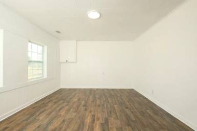 Main picture of 449 W Main St