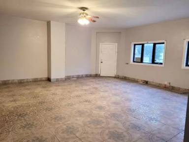 Main picture of 2201 S 5th Pl