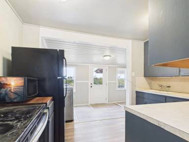 Main picture of 208 Myrtle Ave