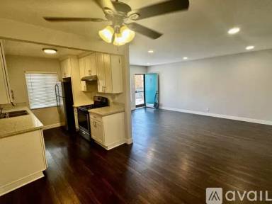 Main picture of 7737 Romaine St