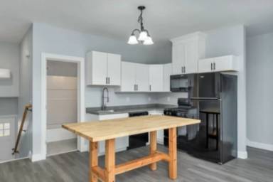 Main picture of 65 Main St
