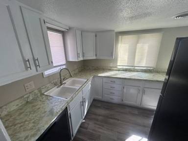 Main picture of 634 S Fountain St