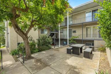 Main picture of 673 E 6th Ave