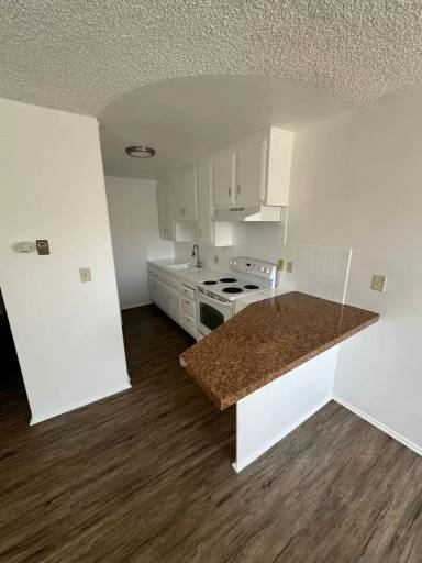 Main picture of 26014 Cayuga Ave