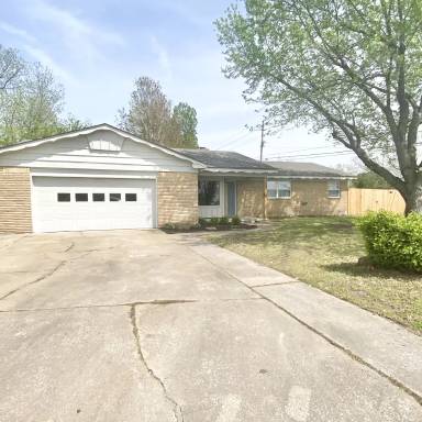 Main picture of 1821 S Cedar Ave