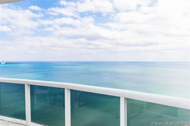 Main picture of Trump Royale Condo