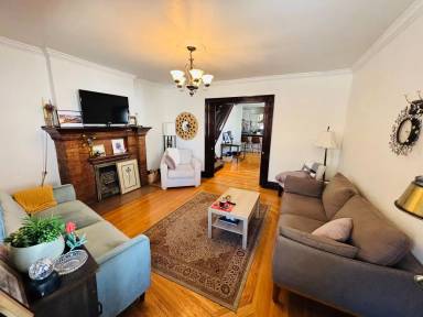 Main picture of 187 E Sycamore St