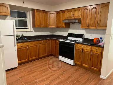 Main picture of 840 Kinsella St
