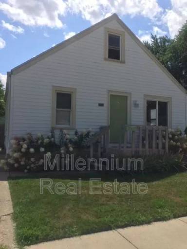 Main picture of 75 W Harwood Ave