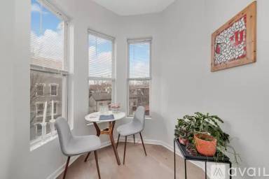 Main picture of 1436 W Erie St