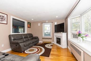 Main picture of 5 Leon St