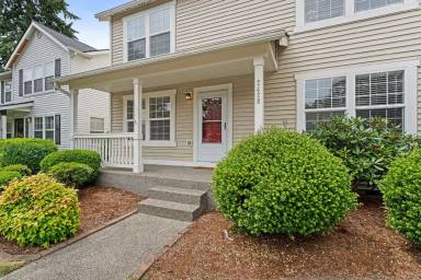 Main picture of 2429 Tolmie Ave