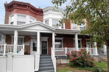 Main picture of 2157 Logan St