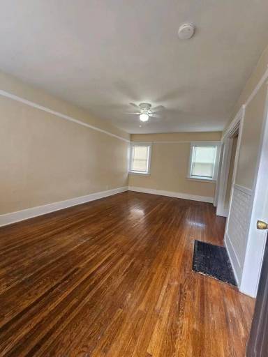 Main picture of 924 E 3rd St