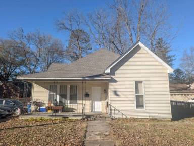 Main picture of 309 Elm St