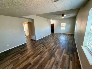 Main picture of 105 W Caddo St