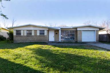 Main picture of 110 W Carolyn Dr