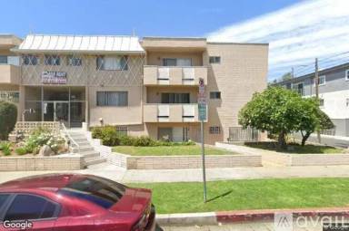 Main picture of 465 N Hayworth Ave