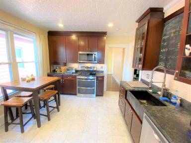 Main picture of 381 Highland Ave