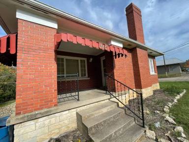 Main picture of 604 W Jefferson St