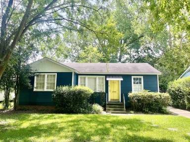 Main picture of 586 Franklin St