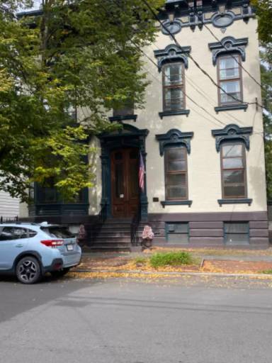 Main picture of 111 Union St