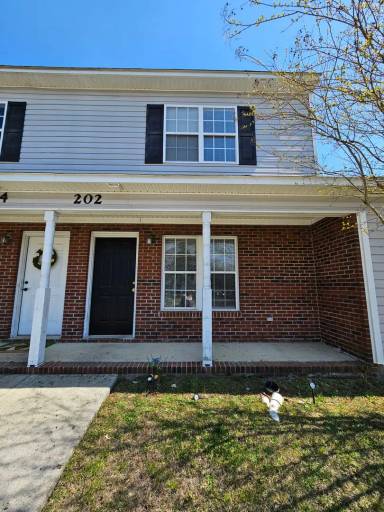 Main picture of 202 Palace Cir