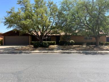 Main picture of 1702 Bonham Ave
