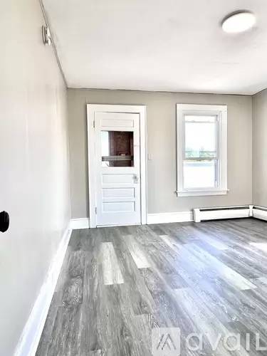 Main picture of 10 Middle St