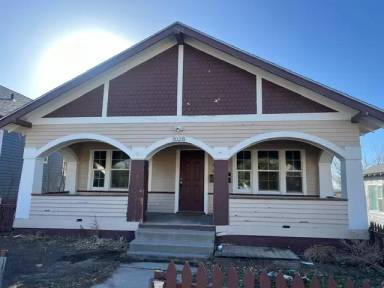 Main picture of 1028 S Walnut St