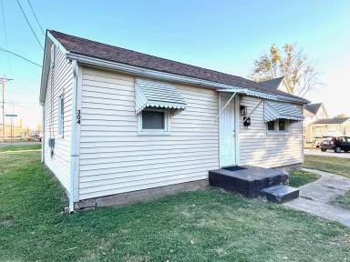 Main picture of 304 Little Broadway St