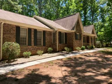 Main picture of 175 Hampton Woods Dr