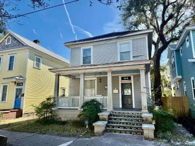 Main picture of 134 E 6th St