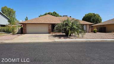 Main picture of 2233 S Elm