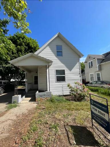 Main picture of 231 E 14th St