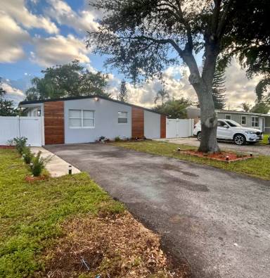 Main picture of 6148 SW 2nd St