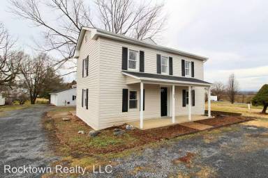 Main picture of 169 W Lee St