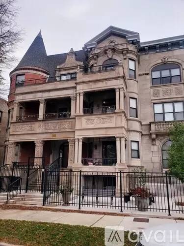 Main picture of 4710 S King Dr